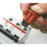 Blokada Wyłączników Miniaturowych LOTO – Brady 090845 Pin‑Out Standard - obrazek 3